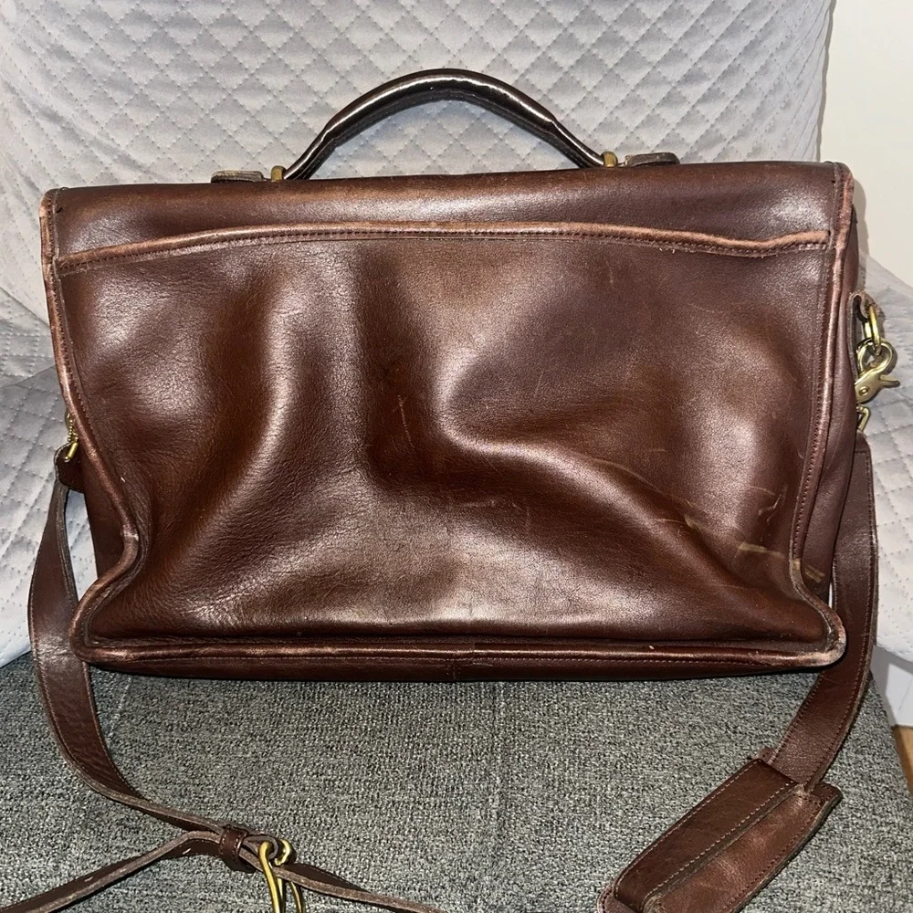 Vintage COACH Brown Leather Laptop Bag with Vintage Flap Design - Picture 5 of 6